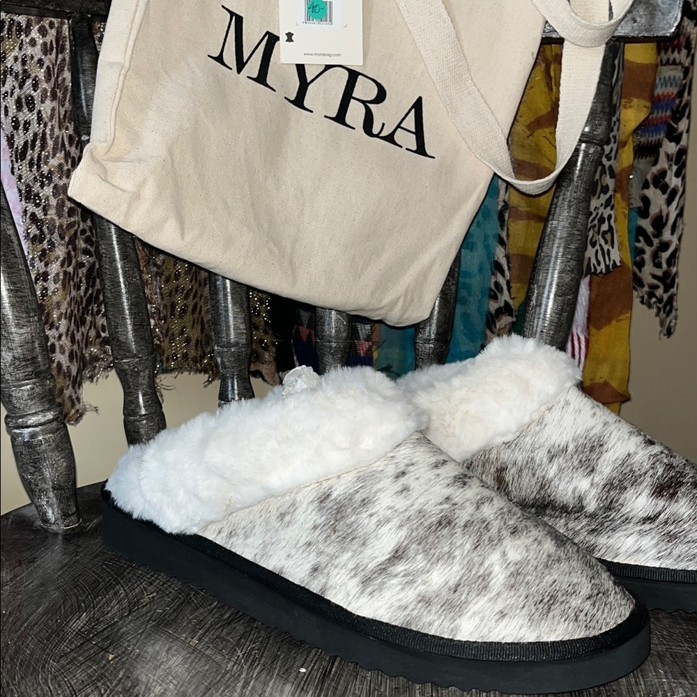 MYRA Slippers - Picture 5 of 5
